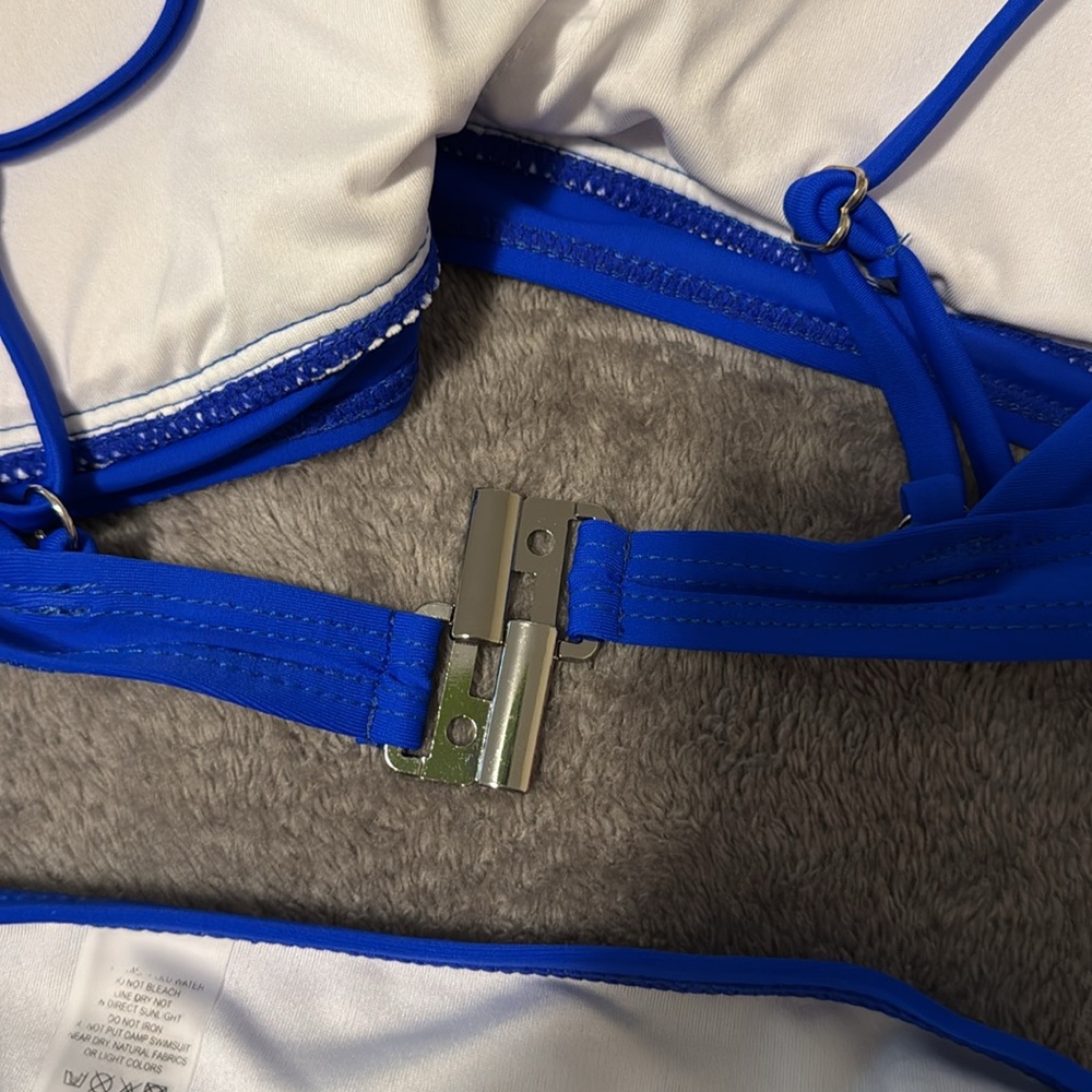 Bikini - Picture 5 of 7